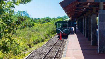 Federico Sturzenegger defiende la eliminación de la obligatoriedad de los guías de turismo en los Parques Nacionales.