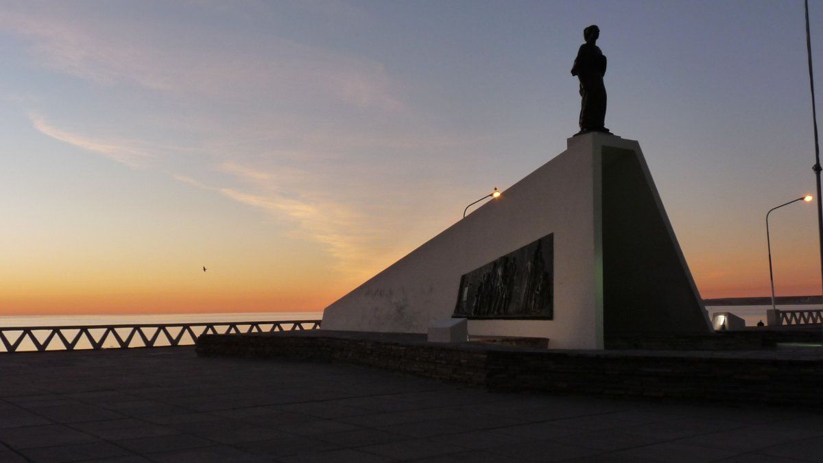 Vacaciones de invierno 2025: el Monumento a la Mujer Galesa es una postal clásica de Puerto Madryn.