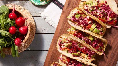 Tu mesa de Semana Santa puede tener sabor mexicano con estos tacos de pescado.