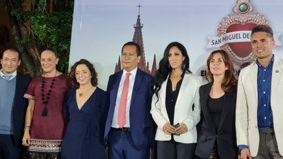 Autoridades de San Miguel de Allende durante lanzamiento de campaña Si buscas una razón.