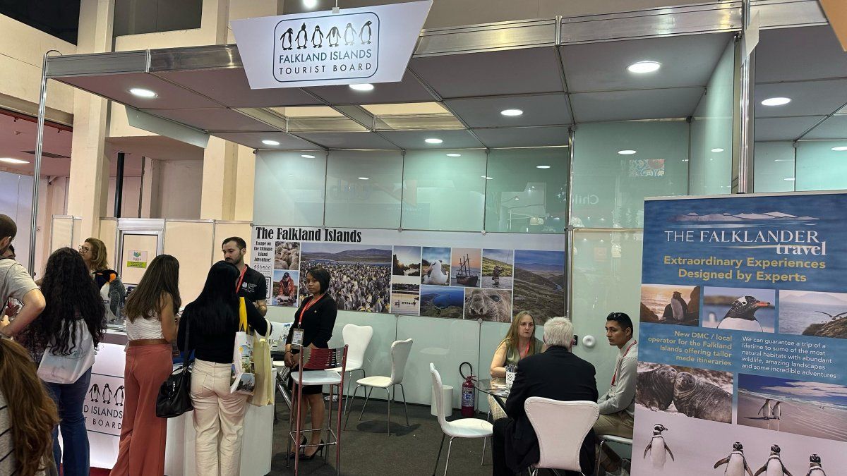 Buscan blindar la toponimia en Tierra del Fuego. En la WTM Latin America de San Pablo, el Falkland Islands Tourist Board volvió a promocionar las Islas Malvinas como un destino británico.