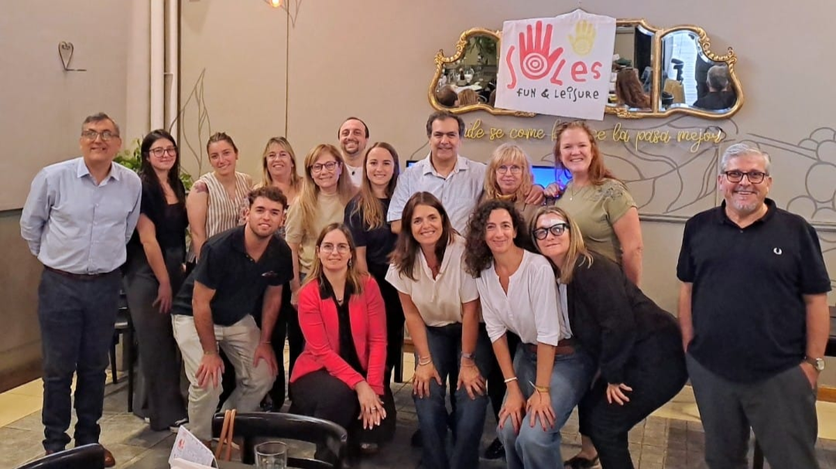 Los agentes de viajes pampeanos junto a los directivos de Soles Fun & Leisure y TUI.