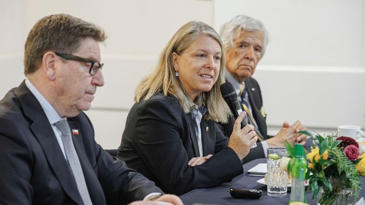 María Paz Lagos, subsecretaria de Turismo; y Daniel Mas, ministro de Economía, Fomento y Turismo lideraron el encuentro con empresarios.