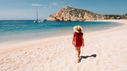 Vacaciones: viajar sola dejó de ser una tendencia para convertirse en una forma auténtica de descubrir el mundo para las mujeres.