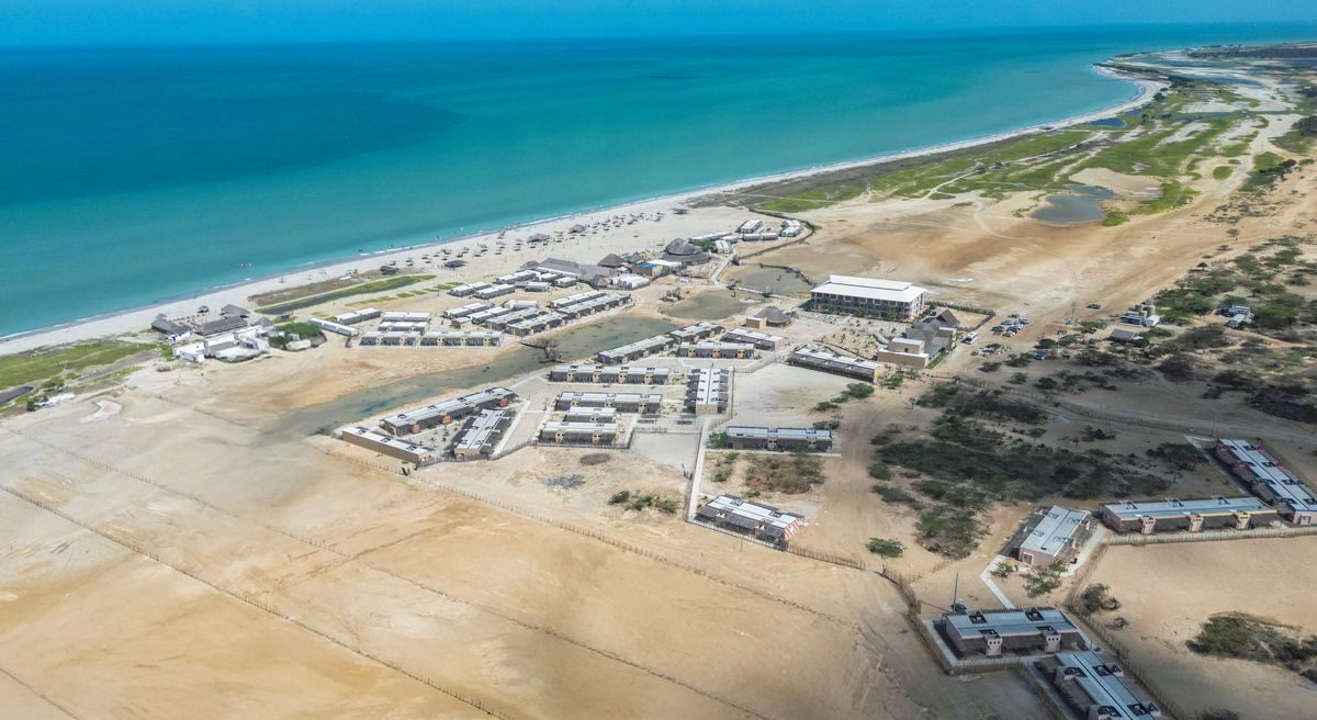 La magia de La Guajira se hizo protagonista con el escenario natural que rodea al hotel, un paisaje que impact&oacute; dentro y fuera de la pantalla.