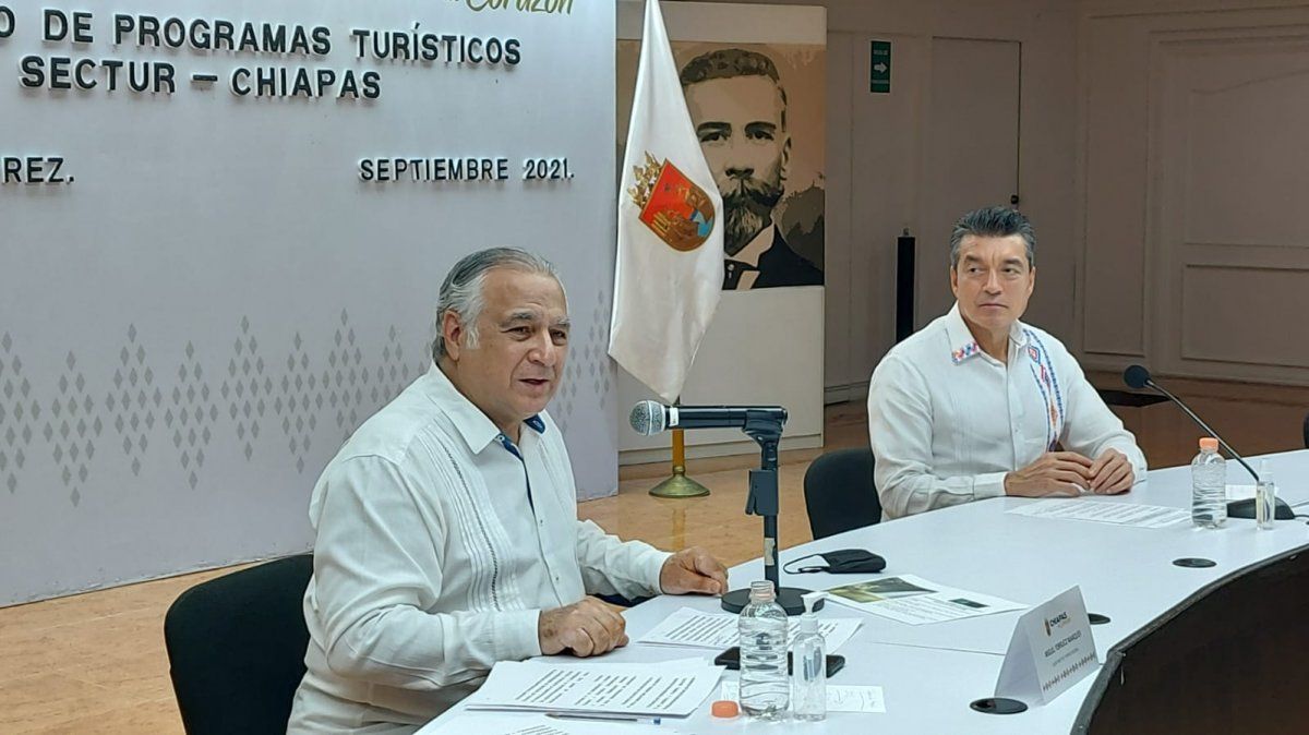 Miguel Torruco Marqués, titular de Sectur; y Rutilio Escandón Cadenas, gobernador de Chiapas.
