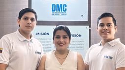 Astrid Calderón, gerente general de Tritón DMC, junto con Ricardo Sánchez Hincapié, y Juan Andrés Calderón. 