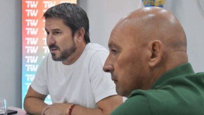 El intendente de Trelew, Gerardo Merino y el jefe del Programa Aeropuertos del Municipio, Fabio Orellano, durante la reunión con Joy.