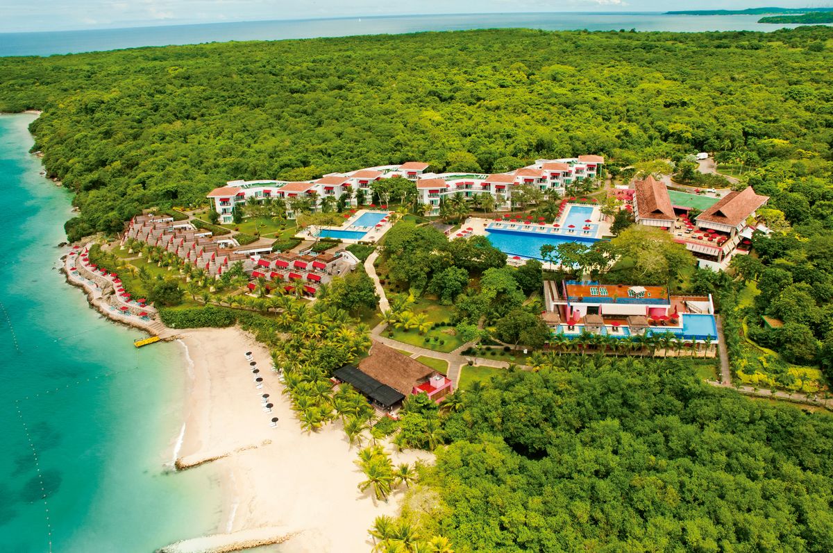 Decameron ofrece resorts todo incluido en destinos únicos para el viajero latino, como Decameron Barú, un resort rodeado de selva y mar, ideal para quienes buscan naturaleza, confort y experiencias locales. &nbsp; &nbsp;