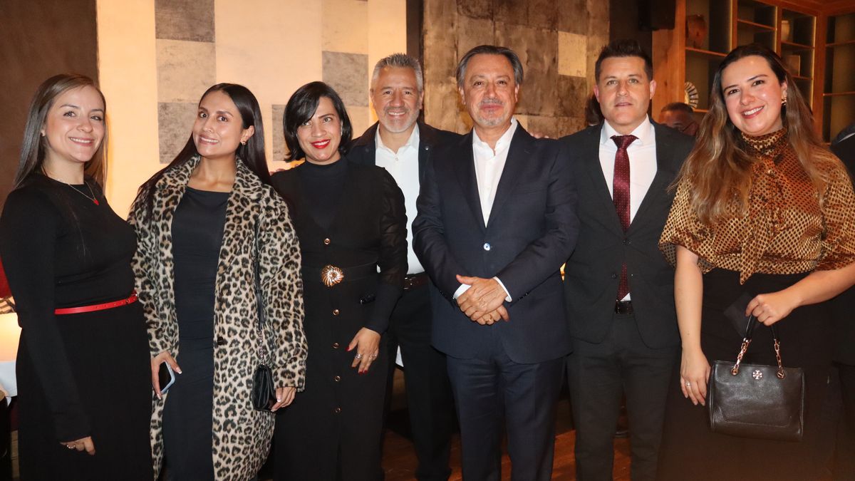 Fabian manotas, director regional de Perú, Colombia y Ecuador de Ladevi; David Blázquez, director comercial de Plus Ultra junto a  Víctor Orduz, Yelitza Roa, Laura Orduz, María Paula Sánchez y Heidy Salgado de Bestravel.