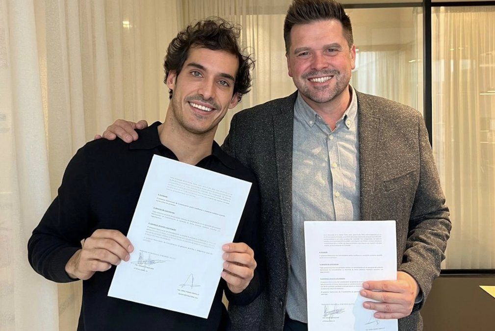 Oriol Pàimes durante la firma del acuerdo.