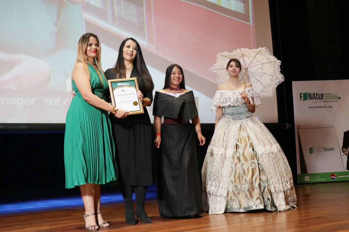 Los Premios Reinventando de Fonatur reconocieron el trabajo de varias personalidades y empresas. Una de las ganadoras fue María Angélica León
