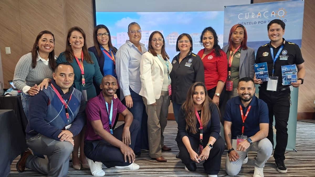 Iris Carrasco junto a todos los expositores del Workshop Curazao.