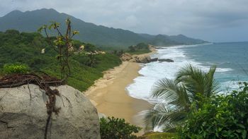 Cierre temporal del Parque Nacional Tayrona en Santa Marta afecta el ingreso de turistas mientras se garantiza su seguridad.
