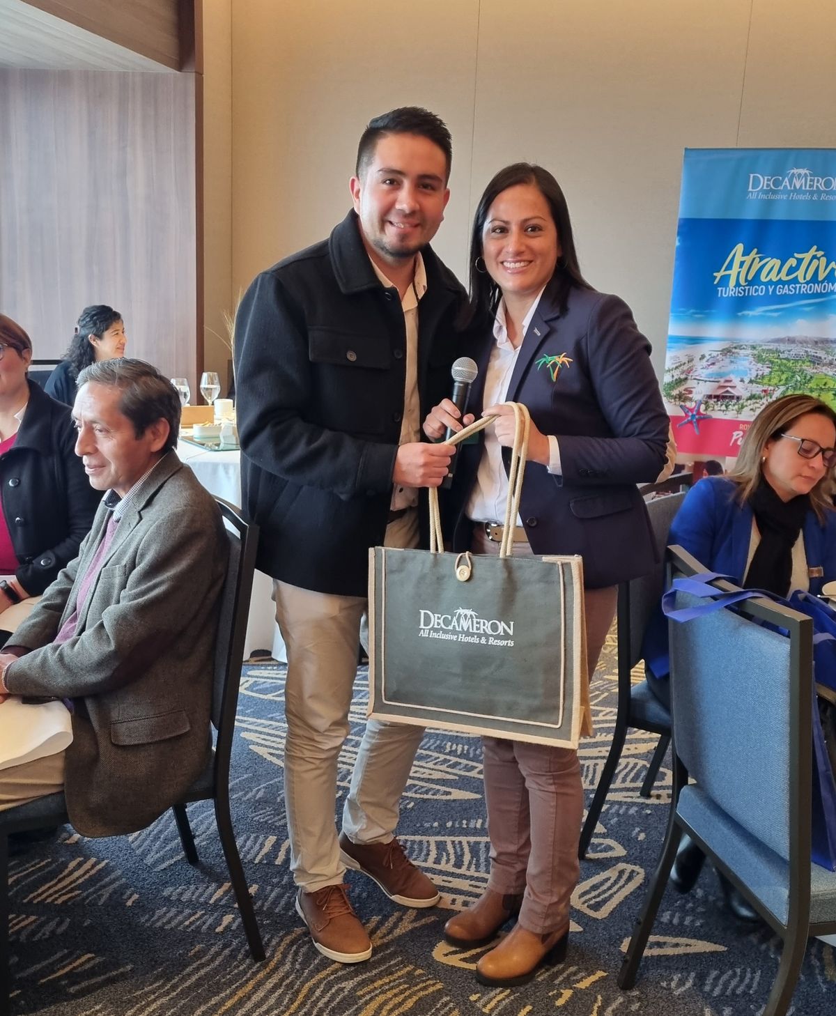 Desayuno capacitación organizado por la cadena de hoteles Decameron.