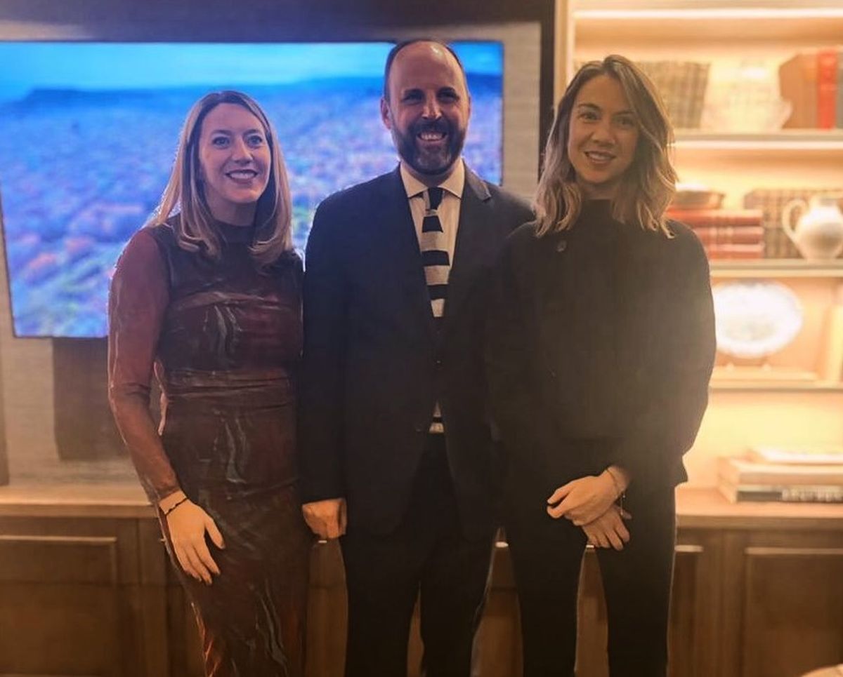 Elvira Marcos Salazar, consejera de Turismo de la Embajada de España en Colombia; Mateo Asensio, director de Marketing de Turismo de Barcelona; y&nbsp;Freda Dueñas, vicepresidente comercial de Aviatur.