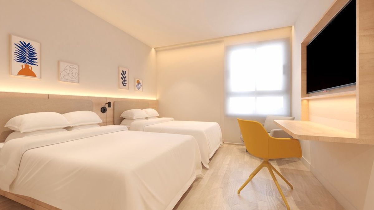 Hampton by Hilton Caraguatatuba Serramar cuenta con habitaciones adaptadas y conexión directa al Serramar Shopping.