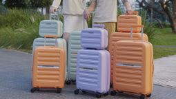 Vacaciones: te contamos cuál es el equipaje más recomendado para vuelos largos.