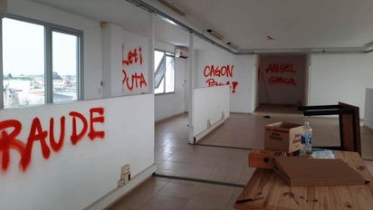 Sin Escala Turismo acumula más de 110 denuncias de estafas. Los dueños de la agencia de viajes Ángel Ciriliano y Juan José Figueroa quedaron detenidos. La Justicia de Dolores deberá determinar si dicta o no la prisión preventiva.