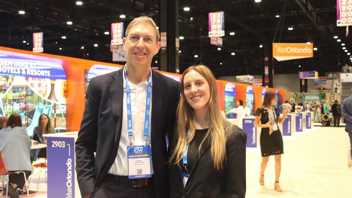 Pablo Veloso y el equipo de Uma House Hotel.