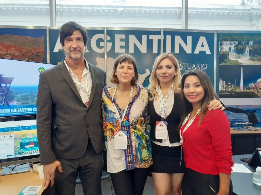 Luis Panza y el equipo de trabajo de Estuario del Plata.