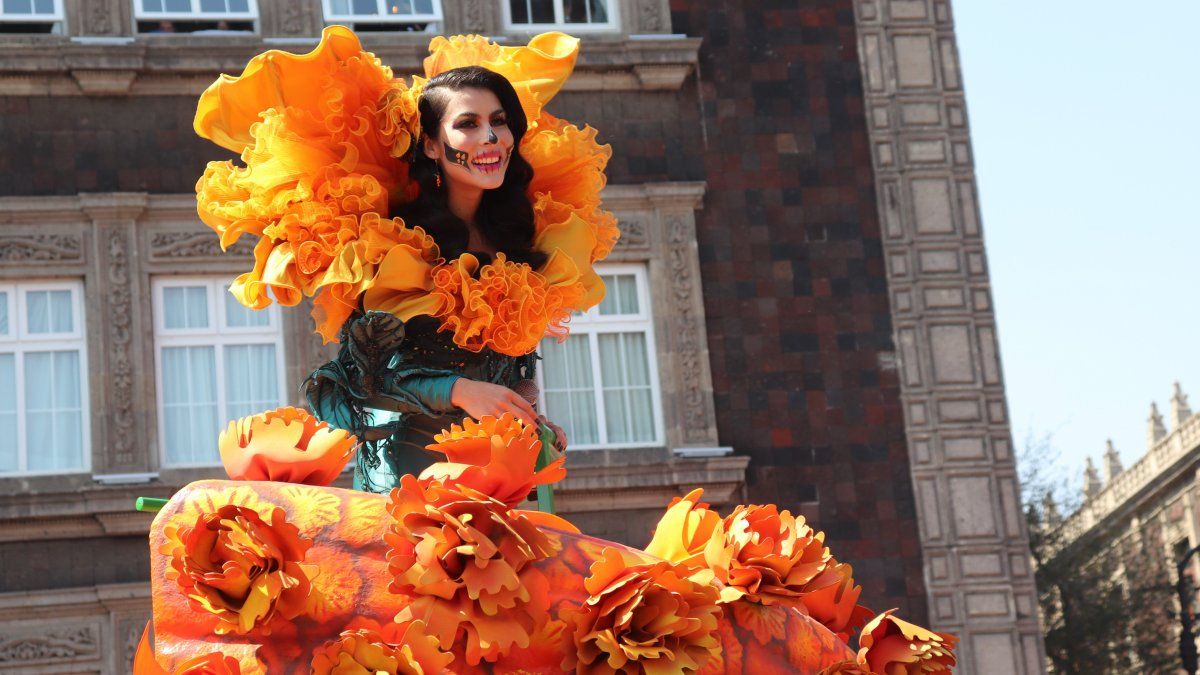 Vacaciones 2025: cadanoviembre, México se transforma.El país entero honrala memoria con alegría, flores, colores y rituales que tocan el corazón.&nbsp;