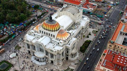 El imponente Palacio de Bellas Artes, en cuyos detalles se observa la pasión nacionalista de la época revolucionaria de México.