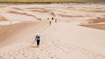 Juan Toselli International Tours: Great Sand Dunes National Park es la pieza central de un paisaje diverso de praderas, humedales, bosques, lagos alpinos y tundra.