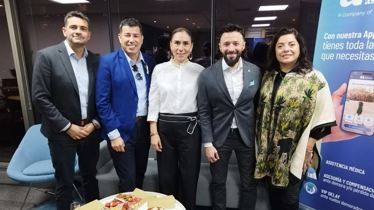 El lanzamiento se realizó en las oficinas de Universal Assistance. 