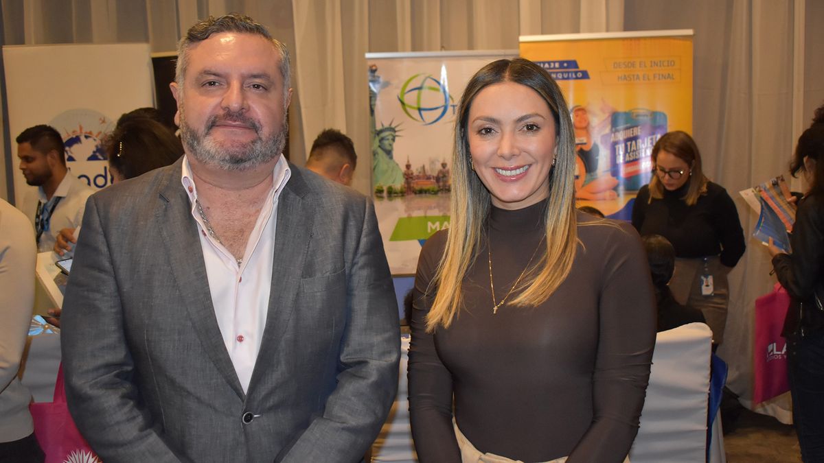 Fidel Murgueytio, gerente general de Maxitravel; y Jéssica Sánchez, coordinadora comercial de Ladevi Colombia y Ecuador.