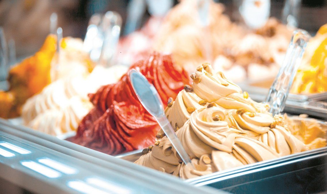 Los primeros en servir refrescos helados fueron el Café de París, el Café de las Armas y el Café de los Catalanes.