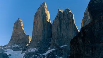 Tres turistas de Rusia fueron expulsados de Torres del Paine por encender fuego en zona protegida.