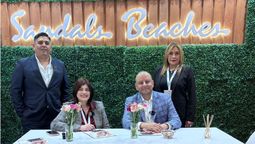 Giancarlos Cuadros, Arlenes García; José Armando Rojas y Blanca Sánchez, de Sandals & Beaches Resorts, durante Vitrina Turística Anato 2026.&nbsp;