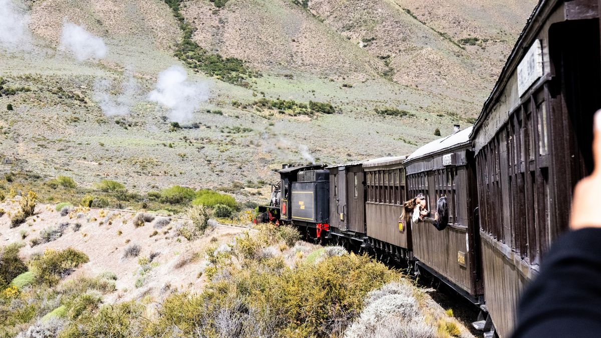 Patagonia: La Trochita es un emblema turístico que se puede ver en Nahuelpan.&nbsp;
