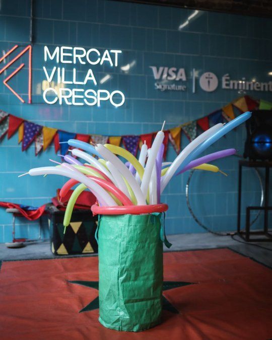 Mercat Villa Crespo se encuentra en Thames 747, Ciudad de Buenos Aires. Mercat Villa Crespo se encuentra en Thames 747, Ciudad de Buenos Aires.