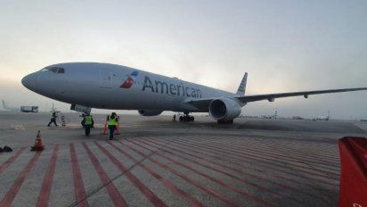 El Boeing 777/200 de American Airlines a su arribo al Aeropuerto Internacional de Ezeiza.