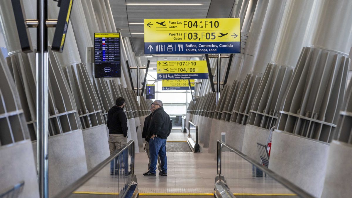 Edificio T2-F del Aeropuerto de Santiago habilitó la salida de vuelos al extranjero el miércoles 10 de julio. - Ladevi Medios y Soluciones Edificio T2-F del Aeropuerto de Santiago habilitó la salida de vuelos al extranjero el miércoles 10 de julio.