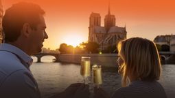altText(De Buenos Aires a París: los 5 paseos en barco más recomendados para tu próximo viaje)}