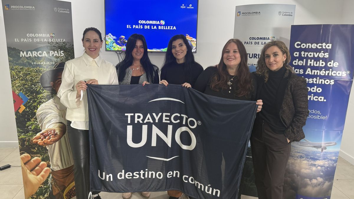 Lina Patarroyo, representante de ProColombia para Argentina, Uruguay y Paraguay; junto a Noelia Passamonti, ejecutiva de Cuentas de Trayecto Uno; Analía Luvini, ejecutiva de Producto y Marketing de Trayecto Uno; Verónica Sulkes, ejecutiva de Cuentas de Trayecto Uno; y Marisa Protasowicki, ejecutiva de Cuentas y Ventas en Copa Airlines.