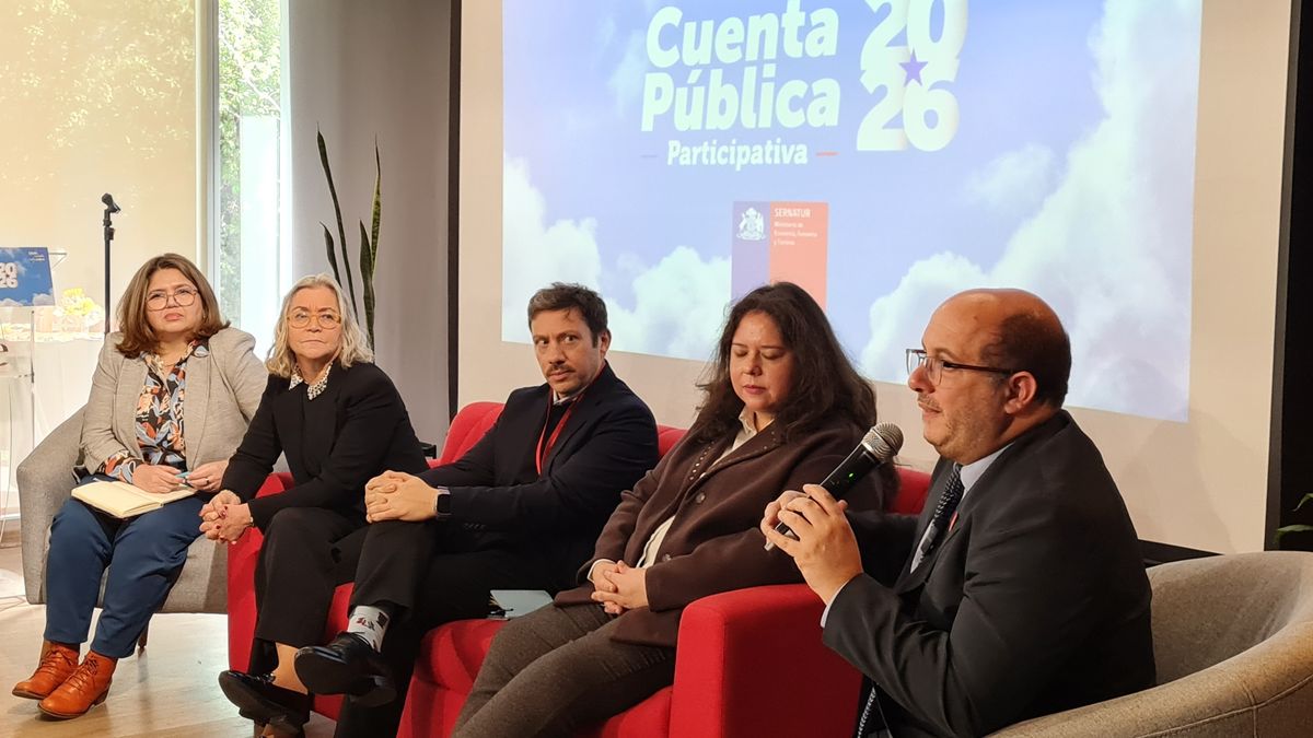 Cristóbal Benítez, director nacional de Sernatur junto a representantes del turismo durante la Cuenta Pública 2026 de la entidad.