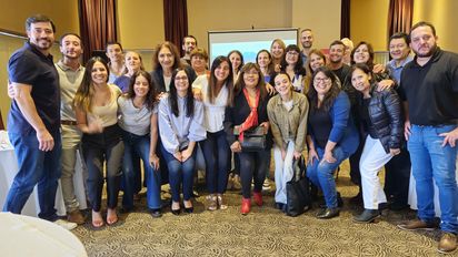 Special Tours en Jujuy: Laura Santo junto a los agentes de viajes y ejecutivos de Free Way, Piamonte, Juliá Tours, Ola y Juan Toselli.