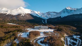 Ushuaia permite disfrutar gastronomía fueguina, paisajes de montaña y experiencias únicas en el Hotel del Glaciar.