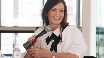 Paola Tamburelli, titular de la ANAC, deberá administrar el nuevo sistema de autorización de vuelos internacionales.