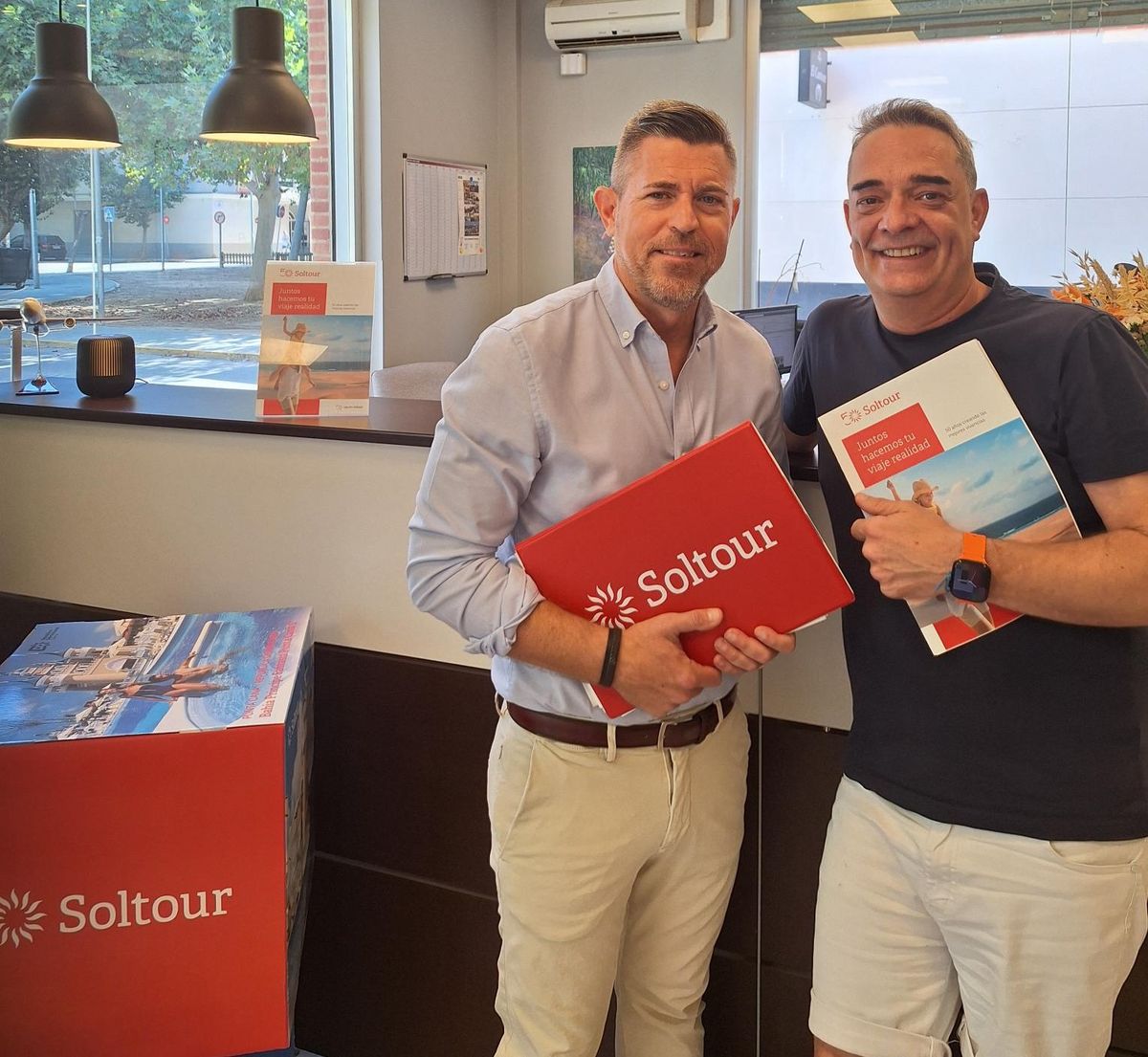 Carlos Vento (Ejecutivo de ventas de Soltour en Levante, Murcia, Albacete y Cuenca) y Sergio Chirivella (Presidente de ACYPE)
