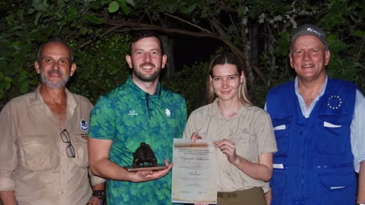 Galápagos: tortuga gigante es apadrinada por el Comisario de Ambiente de la UE