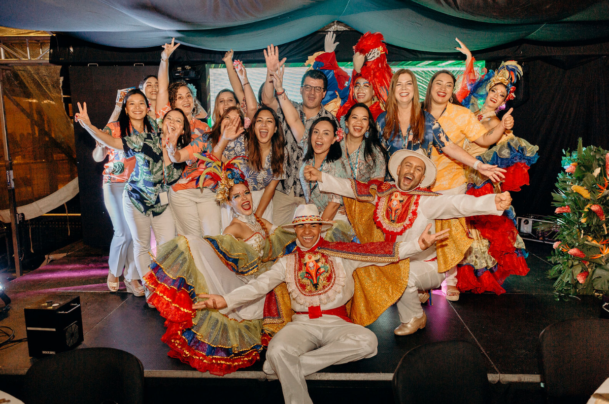 Deluxe Travel festejando el regreso de Royal Caribbean.