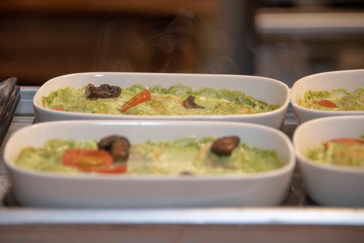 Delta Air Lines al dente: ravioles de champiñones y calabaza de la cabina DPS.