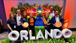 El equipo de Visit Orlando en la presentación en el marco de IPW 2025.