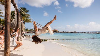 Curazao Vacation Tours ofrece atención multilingüe desde el aeropuerto y productos adaptados al turista latinoamericano.