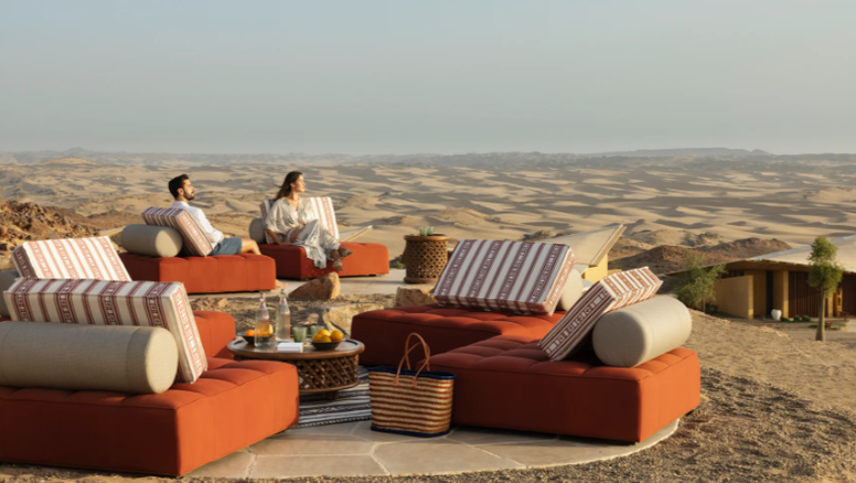 Experiencia de turismo premium en el desierto de Arabia Saudita.